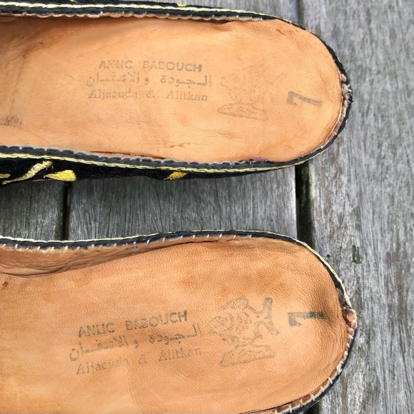 Vintage Black Velvet Metallic Gold Embroidered Ornate Handmade Babouche Mules - Picture 16 of 16